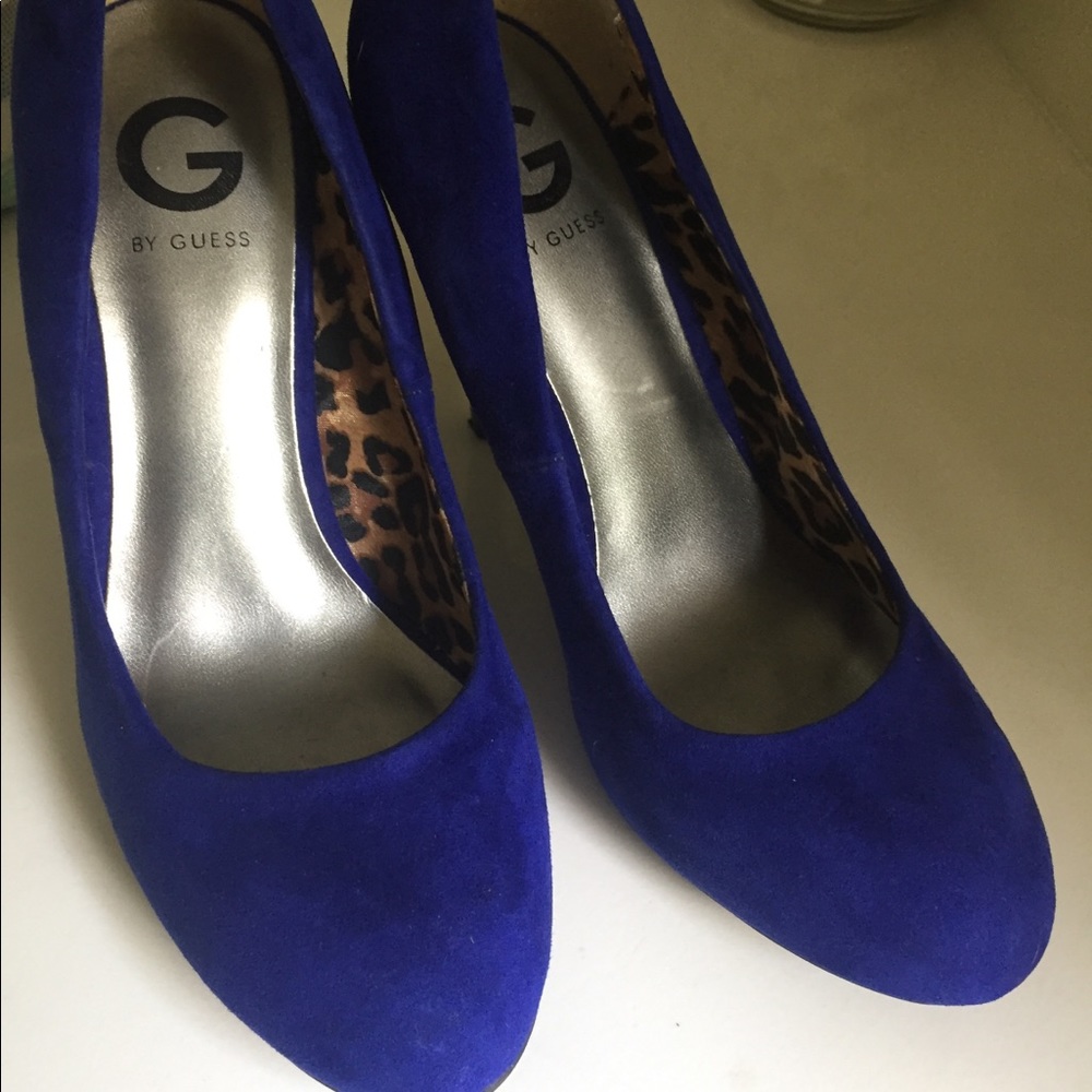 Blue fabric guess heels